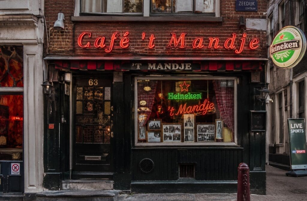 façade du Café ’t Mandje sur le Zeedijk