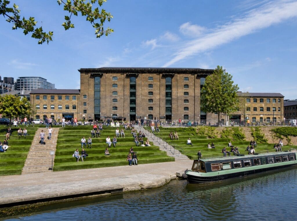 photographie de Granary Square à King’s Cross avec le canal